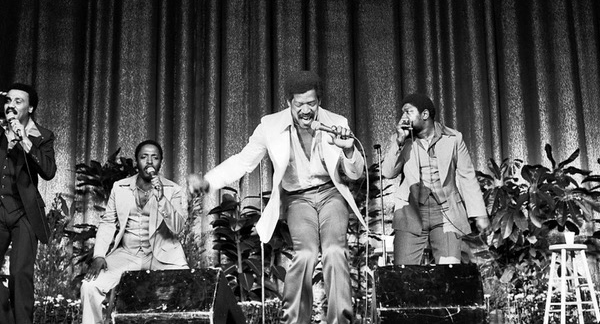 Jerry Lawson singing with The Persuasions in their prime